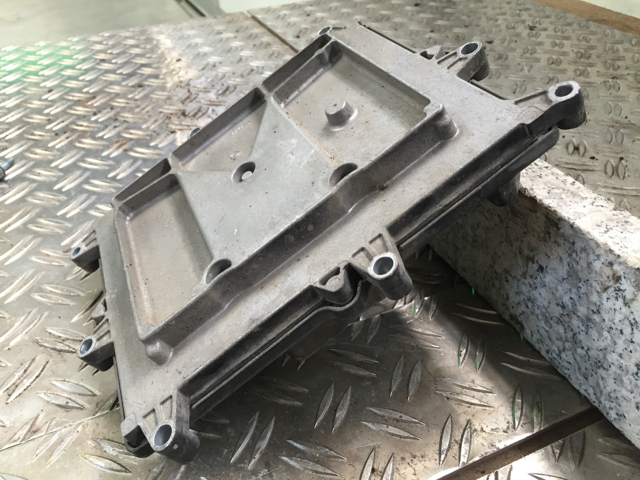 Gebr. Motorsteuergerät MAN TGL 8.220 Artikel - Nr.: 51.25833-7378 Bosch - Nr.: 0281 020 067 - Upravljačka jedinica za Kamion: slika 4 Gebr. Motorsteuergerät MAN TGL 8.220 Artikel - Nr.: 51.25833-7378 Bosch - Nr.: 0281 020 067 - Upravljačka jedinica za Kamion: slika 4