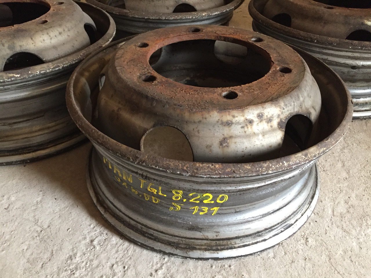 Gebrauchte Felgen 5 J x 6,00 für Reifengröße 215 x 75 x 17,5, Artikel - Nr. : 99.99999 - 9999 - Felna za Kamion: slika 3 Gebrauchte Felgen 5 J x 6,00 für Reifengröße 215 x 75 x 17,5, Artikel - Nr. : 99.99999 - 9999 - Felna za Kamion: slika 3