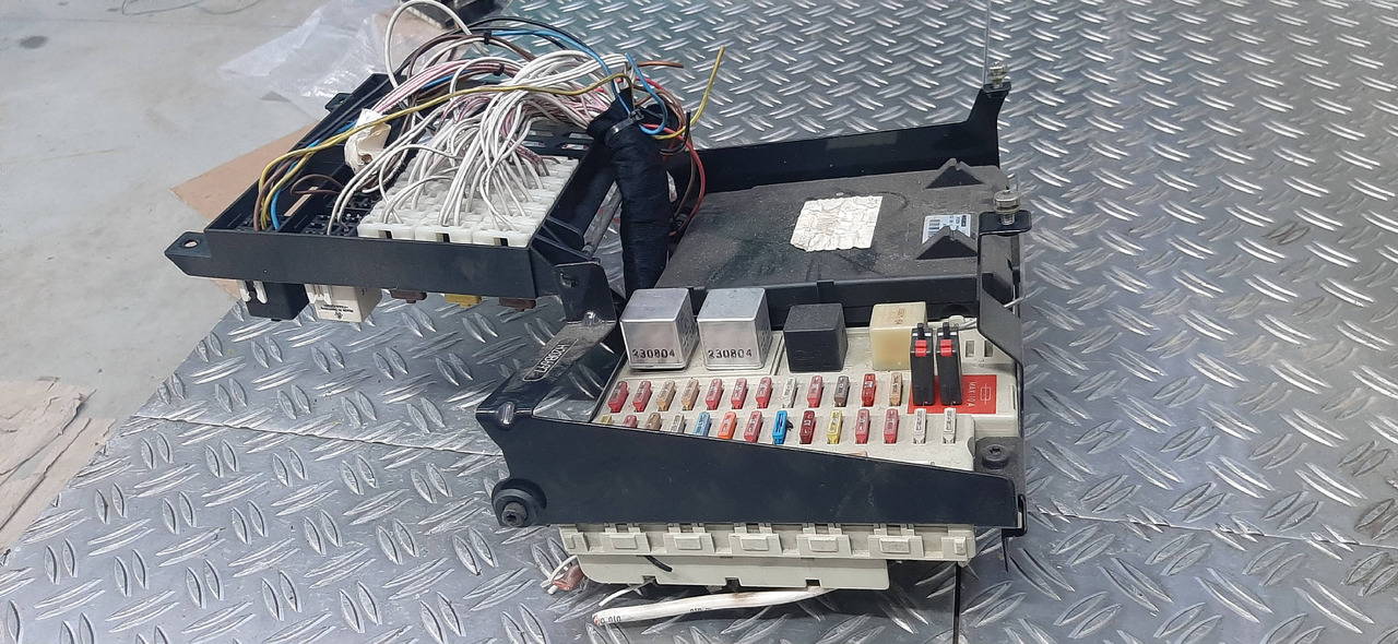 Gebrauchte MAN TGA 26.480 XXL, Steuergerät, Zentraler Bordrechner, Artikel - Nr. : 81.25806 - 7051 - Upravljačka jedinica za Kamion: slika 1 Gebrauchte MAN TGA 26.480 XXL, Steuergerät, Zentraler Bordrechner, Artikel - Nr. : 81.25806 - 7051 - Upravljačka jedinica za Kamion: slika 1