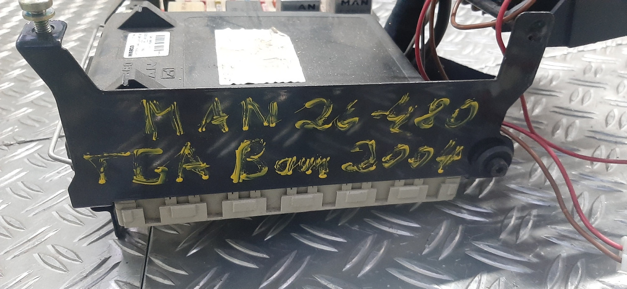 Gebrauchte MAN TGA 26.480 XXL, Steuergerät, Zentraler Bordrechner, Artikel - Nr. : 81.25806 - 7051 - Upravljačka jedinica za Kamion: slika 5 Gebrauchte MAN TGA 26.480 XXL, Steuergerät, Zentraler Bordrechner, Artikel - Nr. : 81.25806 - 7051 - Upravljačka jedinica za Kamion: slika 5