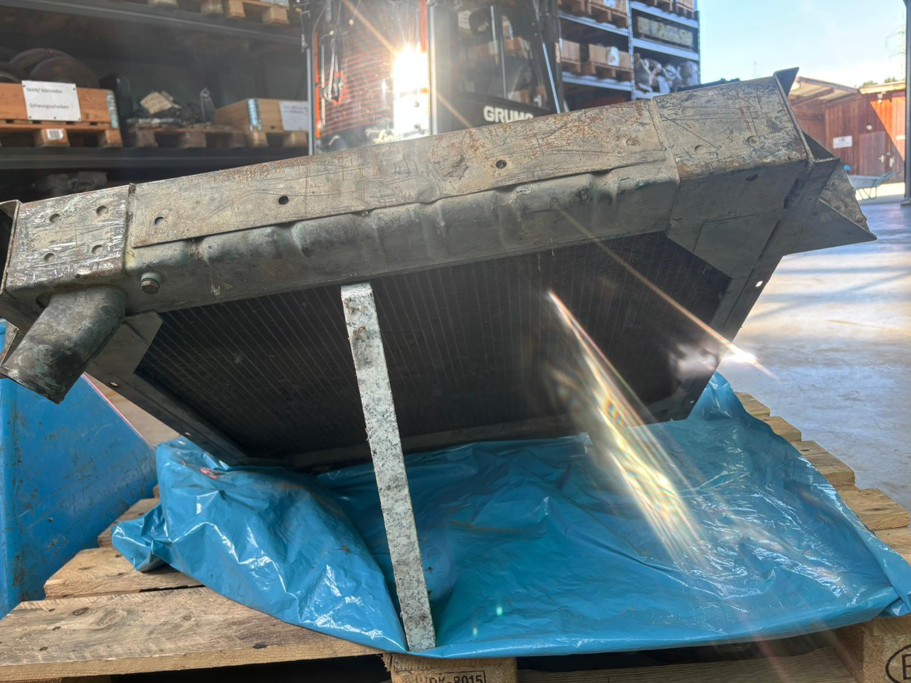 Gebrauchter MAN Kühler F8, Artikel - Nr. : 81.0610 - 16152 - Radijator za Kamion: slika 2 Gebrauchter MAN Kühler F8, Artikel - Nr. : 81.0610 - 16152 - Radijator za Kamion: slika 2