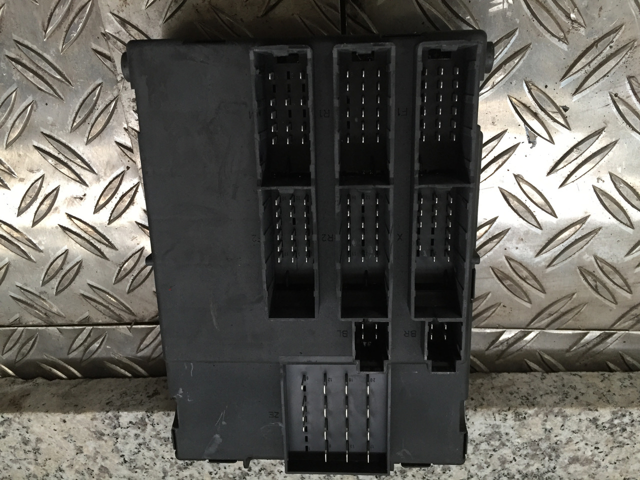 Gebrauchtes ABS Steuergerät MAN TGA 26.440 Artikel - Nr.: 81.25806 - 7072 - Upravljačka jedinica za Kamion: slika 2 Gebrauchtes ABS Steuergerät MAN TGA 26.440 Artikel - Nr.: 81.25806 - 7072 - Upravljačka jedinica za Kamion: slika 2