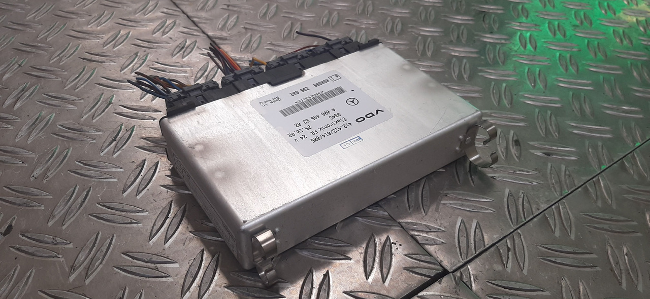 Gebrauchtes MAN Steuergerät, VDO 412.413 / 014 / 005, Artikel - Nr. : A 000 446 63 02 - Upravljačka jedinica za Kamion: slika 3 Gebrauchtes MAN Steuergerät, VDO 412.413 / 014 / 005, Artikel - Nr. : A 000 446 63 02 - Upravljačka jedinica za Kamion: slika 3