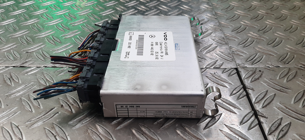 Gebrauchtes MAN Steuergerät, VDO 412.413 / 014 / 005, Artikel - Nr. : A 000 446 63 02 - Upravljačka jedinica za Kamion: slika 2 Gebrauchtes MAN Steuergerät, VDO 412.413 / 014 / 005, Artikel - Nr. : A 000 446 63 02 - Upravljačka jedinica za Kamion: slika 2