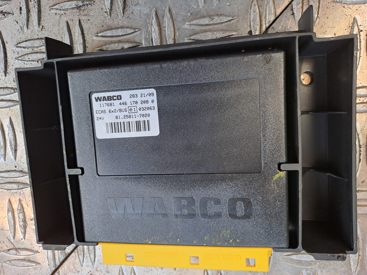 Gebrauchtes MAN TGX 26.440 Steuergerät ECAS Luftfederung, Artikel - Nr.: 81.25811 - 7020 - Upravljačka jedinica za Kamion: slika 5 Gebrauchtes MAN TGX 26.440 Steuergerät ECAS Luftfederung, Artikel - Nr.: 81.25811 - 7020 - Upravljačka jedinica za Kamion: slika 5