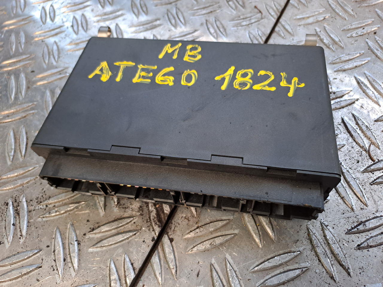 Gebrauchtes MB Atego 18.24 , Elektronik ENR Steuergerät, Artikel - Nr.: A 002 446 01 17 - Upravljačka jedinica za Kamion: slika 5 Gebrauchtes MB Atego 18.24 , Elektronik ENR Steuergerät, Artikel - Nr.: A 002 446 01 17 - Upravljačka jedinica za Kamion: slika 5