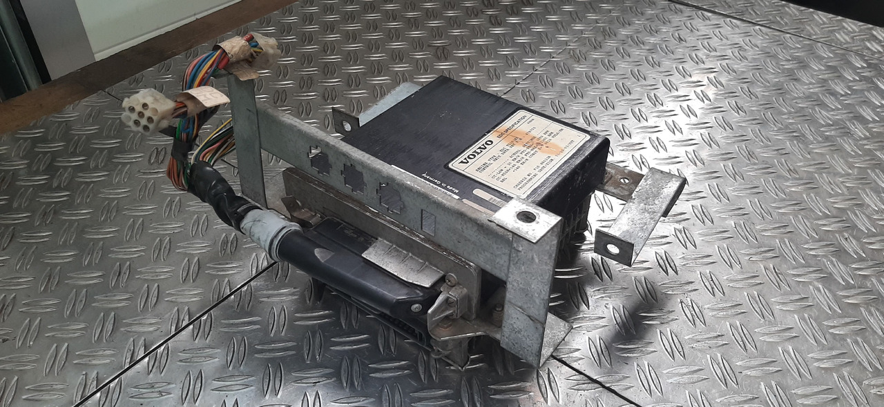 Gebrauchtes VOLVO Motorsteuergerät von Bosch , Artikel - Nr. : 0 281 001 144 - Upravljačka jedinica za Kamion: slika 1 Gebrauchtes VOLVO Motorsteuergerät von Bosch , Artikel - Nr. : 0 281 001 144 - Upravljačka jedinica za Kamion: slika 1