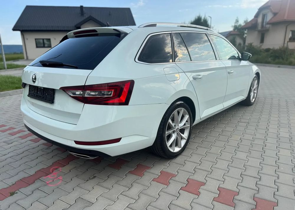 Skoda Superb 2.0 TSI 4x4 Sportline DSG - Karavan: slika 4 Skoda Superb 2.0 TSI 4x4 Sportline DSG - Karavan: slika 4