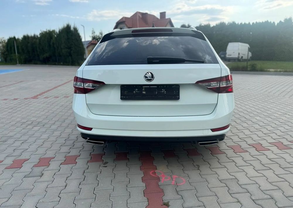 Skoda Superb 2.0 TSI 4x4 Sportline DSG - Karavan: slika 5 Skoda Superb 2.0 TSI 4x4 Sportline DSG - Karavan: slika 5
