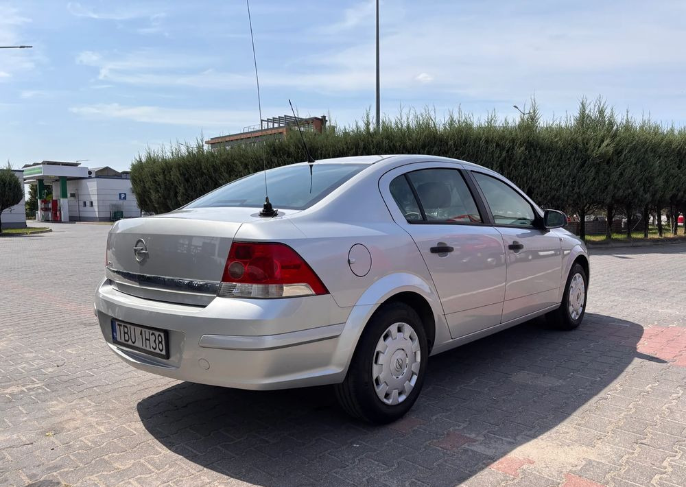 Opel Astra 1.6 Edition - Limuzina: slika 4 Opel Astra 1.6 Edition - Limuzina: slika 4
