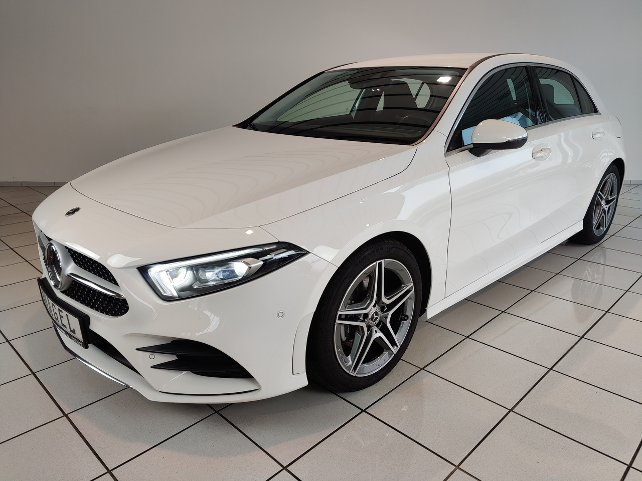 Mercedes-Benz A 200 7G-DCT AMG Line Kamera Navi LED SHZ - Limuzina: slika 1 Mercedes-Benz A 200 7G-DCT AMG Line Kamera Navi LED SHZ - Limuzina: slika 1