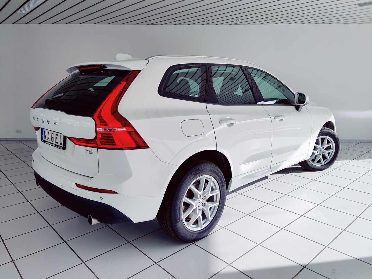 Volvo XC60 t8 twin engine Momentum Plug-In Hybrid AWD AHK Leder Navi - SUV: slika 4 Volvo XC60 t8 twin engine Momentum Plug-In Hybrid AWD AHK Leder Navi - SUV: slika 4