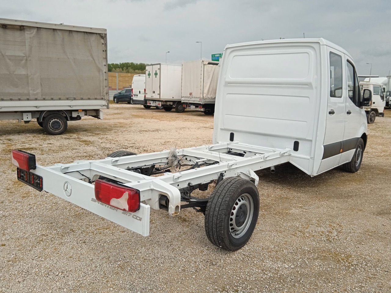 Mercedes-Benz 317 CDI Doka Pritsche - Dostavno vozilo s ravnom platformom, Dostavno vozilo sa duplom kabinom: slika 2 Mercedes-Benz 317 CDI Doka Pritsche - Dostavno vozilo s ravnom platformom, Dostavno vozilo sa duplom kabinom: slika 2