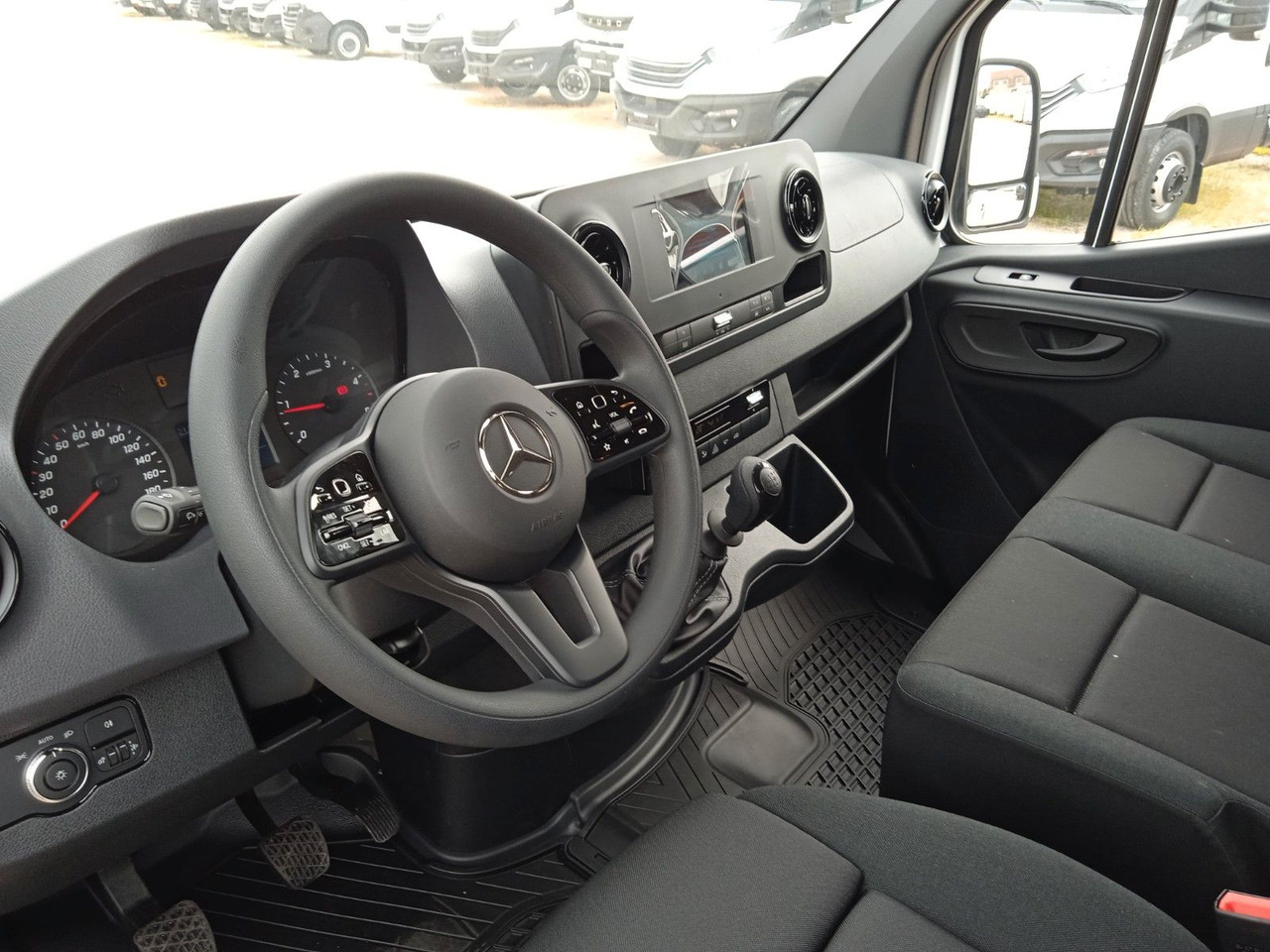 Mercedes-Benz 317 CDI Doka Pritsche - Dostavno vozilo s ravnom platformom, Dostavno vozilo sa duplom kabinom: slika 3 Mercedes-Benz 317 CDI Doka Pritsche - Dostavno vozilo s ravnom platformom, Dostavno vozilo sa duplom kabinom: slika 3