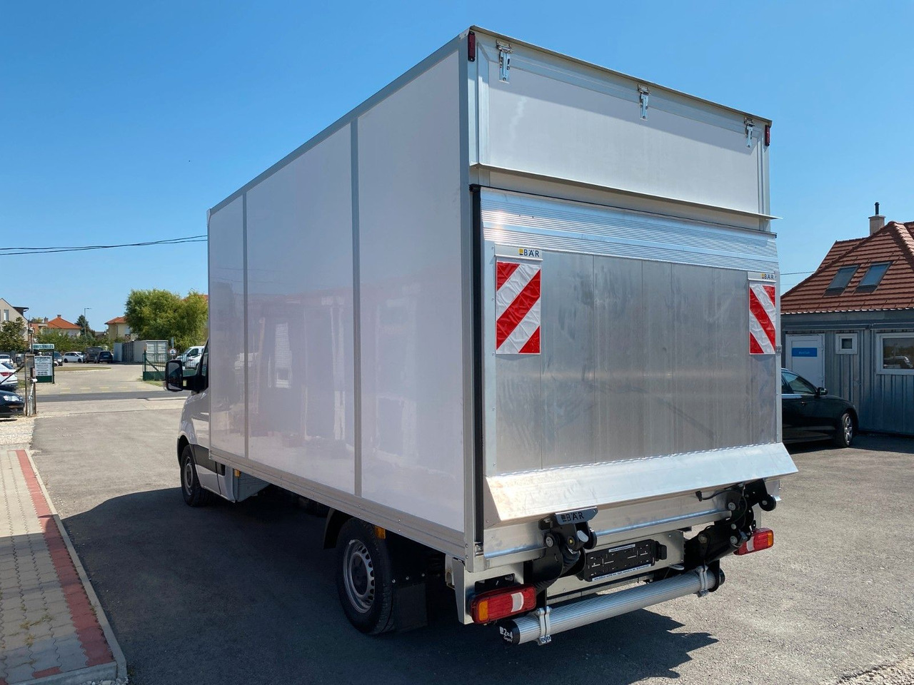 Mercedes-Benz Sprinter 317 Koffer+LBW - Dostavno vozilo sa zatvorenim sandukom: slika 4 Mercedes-Benz Sprinter 317 Koffer+LBW - Dostavno vozilo sa zatvorenim sandukom: slika 4