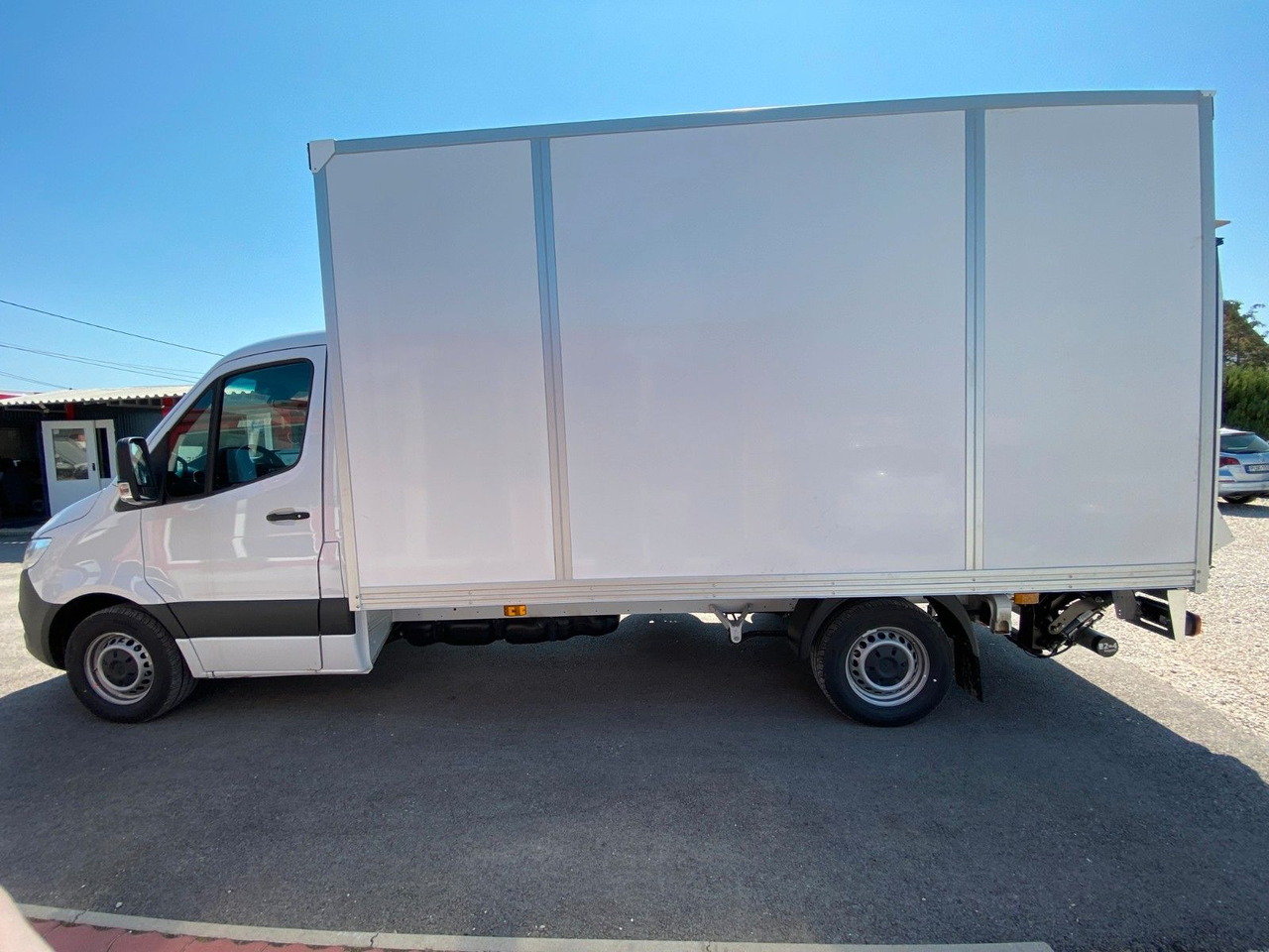 Mercedes-Benz Sprinter 317 Koffer+LBW - Dostavno vozilo sa zatvorenim sandukom: slika 3 Mercedes-Benz Sprinter 317 Koffer+LBW - Dostavno vozilo sa zatvorenim sandukom: slika 3
