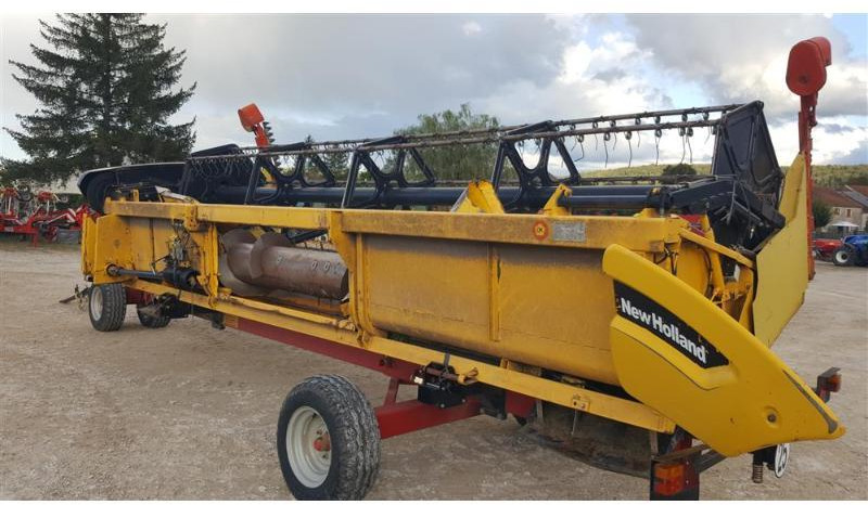 NEW HOLLAND CX820 - Kombinovani kombajn: slika 4 NEW HOLLAND CX820 - Kombinovani kombajn: slika 4