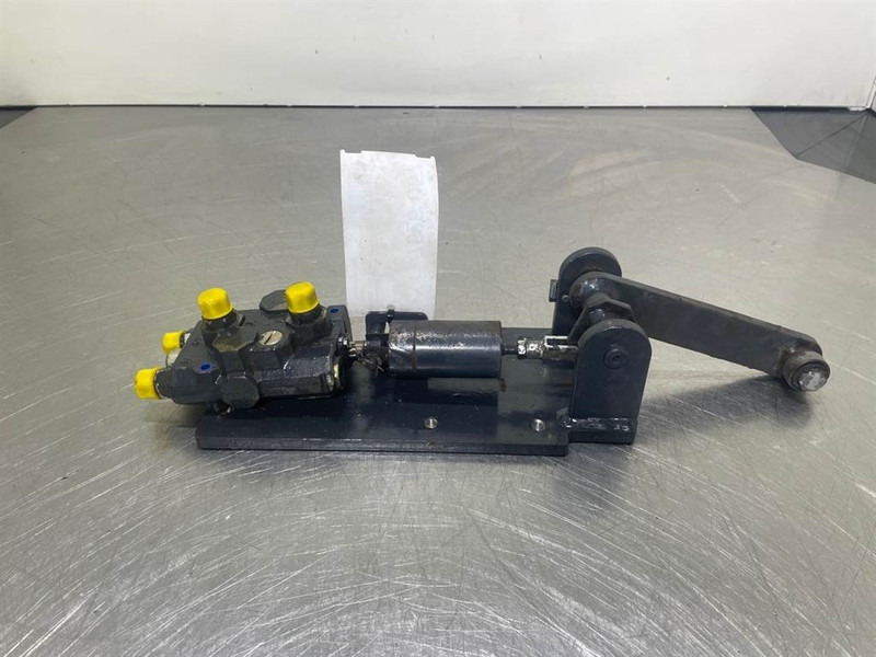 Ahlmann AZ6-4145334O-Stuetzventilschaltung/Zwenkventiel - Hidraulika za Građevinska mašina: slika 1 Ahlmann AZ6-4145334O-Stuetzventilschaltung/Zwenkventiel - Hidraulika za Građevinska mašina: slika 1