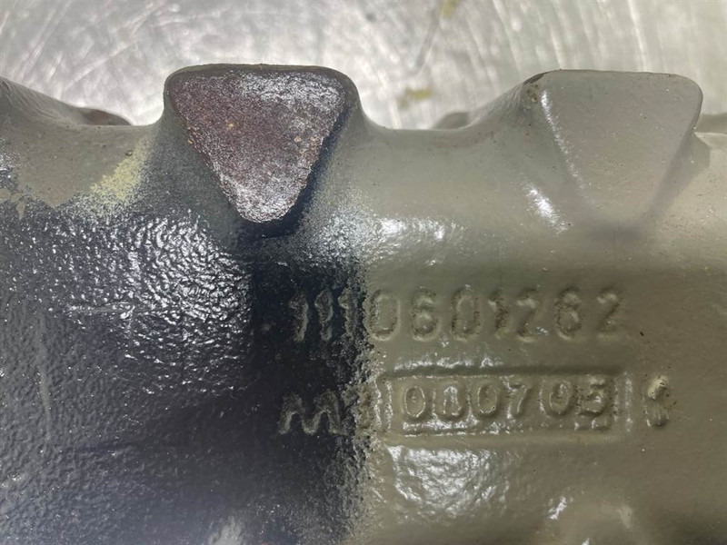 Osovina i delovi za Građevinska mašina Atlas AR65-Spicer Dana 357/111/195-003-Axle housing: slika 6