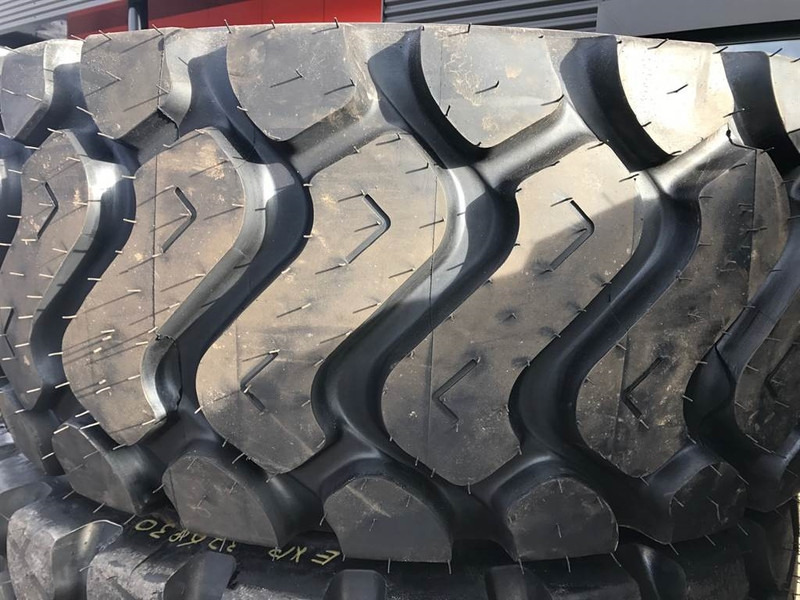 Banden/Reifen/Tires 26.5R25 XHA - Tyre/Reifen/Band - Gume i felne za Građevinska mašina: slika 5 Banden/Reifen/Tires 26.5R25 XHA - Tyre/Reifen/Band - Gume i felne za Građevinska mašina: slika 5
