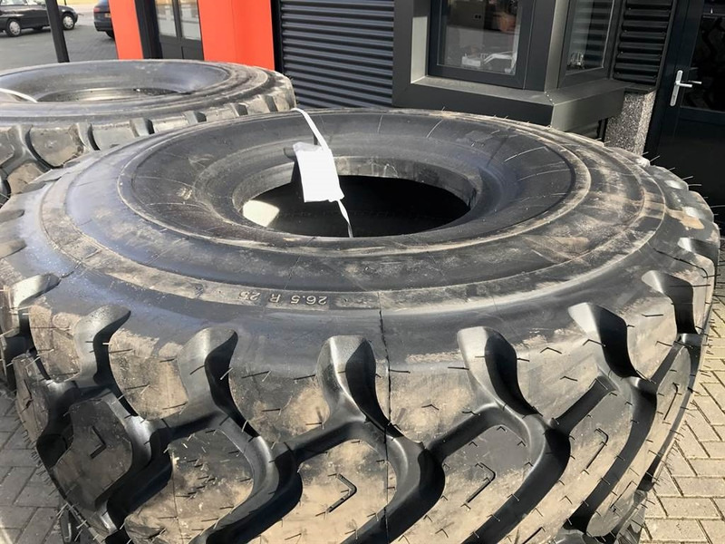 Banden/Reifen/Tires 26.5R25 XHA - Tyre/Reifen/Band - Gume i felne za Građevinska mašina: slika 4 Banden/Reifen/Tires 26.5R25 XHA - Tyre/Reifen/Band - Gume i felne za Građevinska mašina: slika 4
