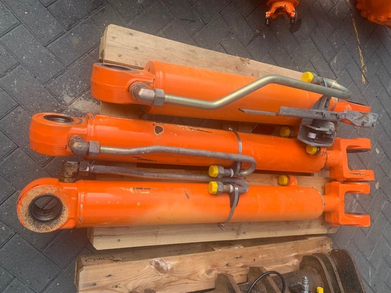 FIAT-HITACHI W 170 - Lifting cylinder/Hubzylinder/Hefcilinder - Hidraulika: slika 2 FIAT-HITACHI W 170 - Lifting cylinder/Hubzylinder/Hefcilinder - Hidraulika: slika 2