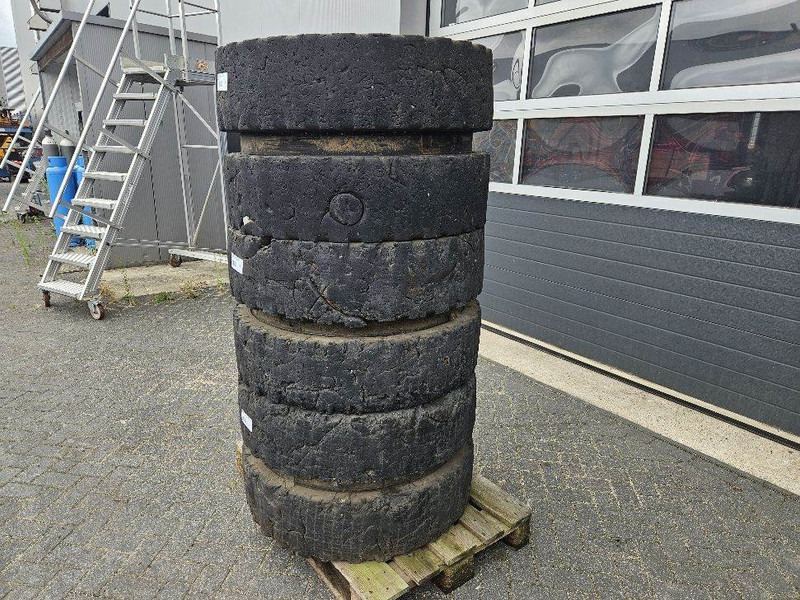 Liebherr 10.00-20 - Tire/Reifen/Band - Gume i felne za Građevinska mašina: slika 2 Liebherr 10.00-20 - Tire/Reifen/Band - Gume i felne za Građevinska mašina: slika 2