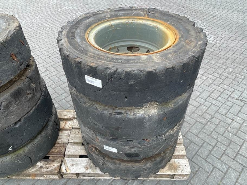 Liebherr 10.00-20 - Tire/Reifen/Band - Gume i felne za Građevinska mašina: slika 5 Liebherr 10.00-20 - Tire/Reifen/Band - Gume i felne za Građevinska mašina: slika 5