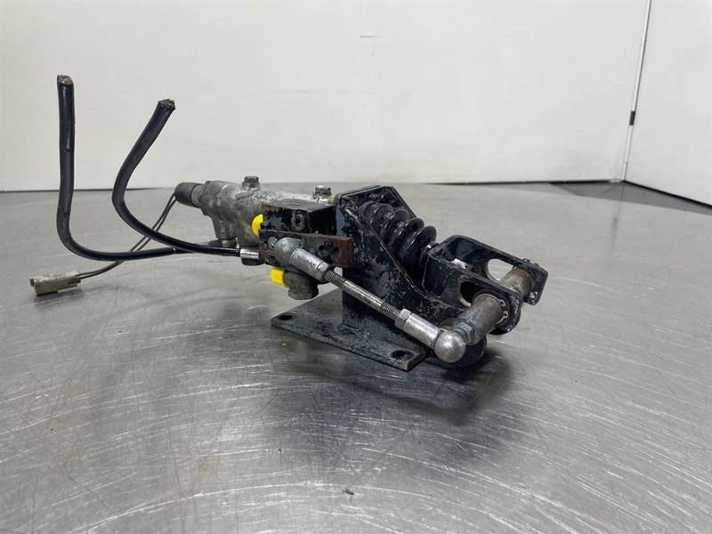 Liebherr L514-7621940-Brake cylinder/Bremszylinder - Delovi kočnica za Građevinska mašina: slika 2 Liebherr L514-7621940-Brake cylinder/Bremszylinder - Delovi kočnica za Građevinska mašina: slika 2