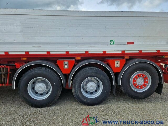 Mercedes-Benz Arocs 3251 8x4 Hiab 302 EP-5 28M/T 19mHakenhöhe - Istovarivač, Kamion sa dizalicom: slika 2 Mercedes-Benz Arocs 3251 8x4 Hiab 302 EP-5 28M/T 19mHakenhöhe - Istovarivač, Kamion sa dizalicom: slika 2