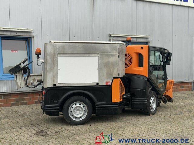 Multicar Nilfisk JungoJet3500 Winterdienst & Kehrmaschine - Autočistilica: slika 4 Multicar Nilfisk JungoJet3500 Winterdienst & Kehrmaschine - Autočistilica: slika 4