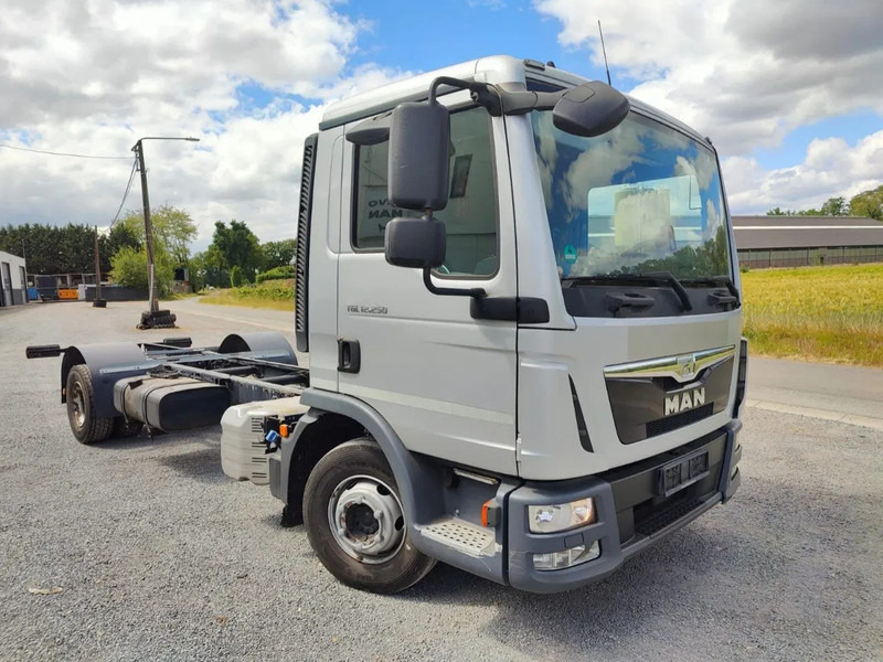 MAN TGL 12.250 Chassis cabine Euro6 - Kamion sa golom šasijom i zatvorenom kabinom: slika 1 MAN TGL 12.250 Chassis cabine Euro6 - Kamion sa golom šasijom i zatvorenom kabinom: slika 1