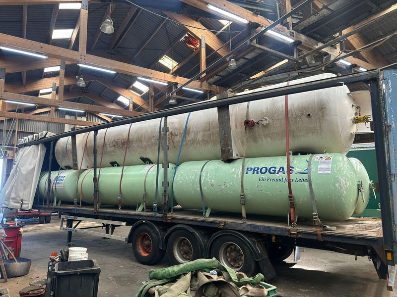 FULL TRAILER LOADED WITH LPG TANKS - Poluprikolica sa ceradom: slika 1 FULL TRAILER LOADED WITH LPG TANKS - Poluprikolica sa ceradom: slika 1
