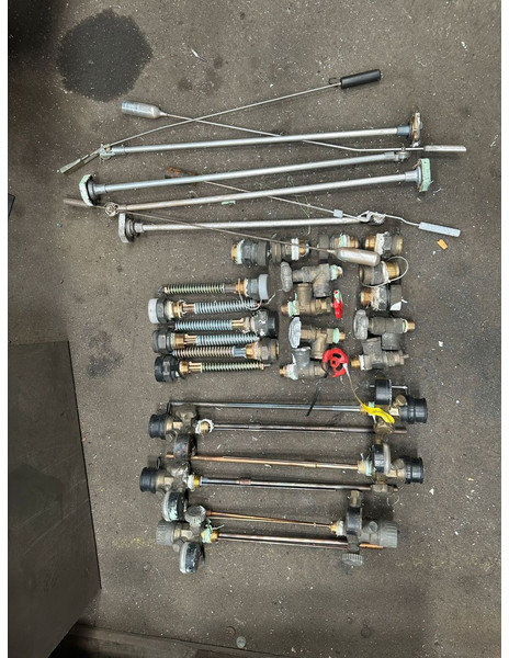 FULL TRAILER LOADED WITH LPG TANKS - Poluprikolica sa ceradom: slika 3 FULL TRAILER LOADED WITH LPG TANKS - Poluprikolica sa ceradom: slika 3