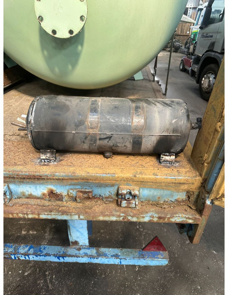 FULL TRAILER LOADED WITH LPG TANKS - Poluprikolica sa ceradom: slika 2 FULL TRAILER LOADED WITH LPG TANKS - Poluprikolica sa ceradom: slika 2