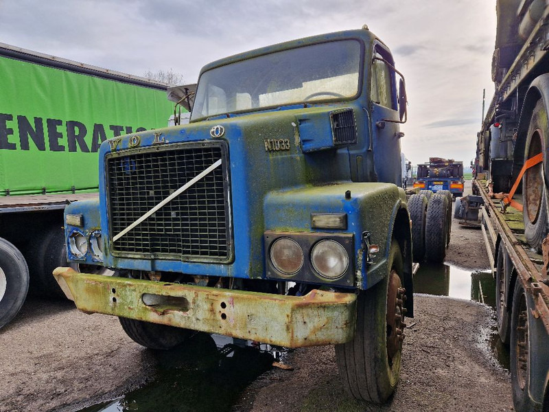 Volvo N1033 6X4 - Kamion sa golom šasijom i zatvorenom kabinom: slika 1 Volvo N1033 6X4 - Kamion sa golom šasijom i zatvorenom kabinom: slika 1