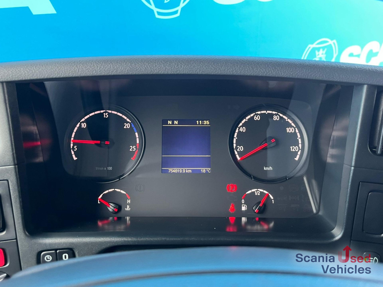 SCANIA P 280 DB4x2MNA TAILLIFT 2T BOX 750x249x230cm - Kamion sa zatvorenim sandukom: slika 3 SCANIA P 280 DB4x2MNA TAILLIFT 2T BOX 750x249x230cm - Kamion sa zatvorenim sandukom: slika 3