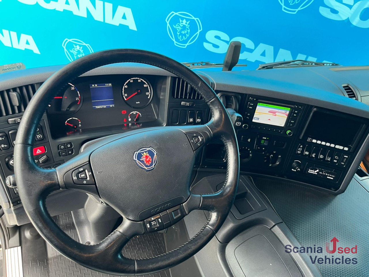 SCANIA P 280 DB4x2MNA TAILLIFT 2T BOX 750x249x230cm - Kamion sa zatvorenim sandukom: slika 2 SCANIA P 280 DB4x2MNA TAILLIFT 2T BOX 750x249x230cm - Kamion sa zatvorenim sandukom: slika 2