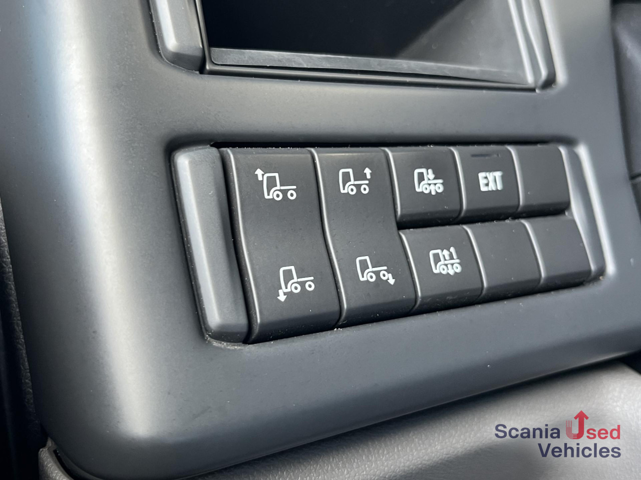 SCANIA P 320 B6x2*4NB RETARDER FULL AIR 8T 7.2x2.5x2.35M - Kamion sa zatvorenim sandukom: slika 4 SCANIA P 320 B6x2*4NB RETARDER FULL AIR 8T 7.2x2.5x2.35M - Kamion sa zatvorenim sandukom: slika 4