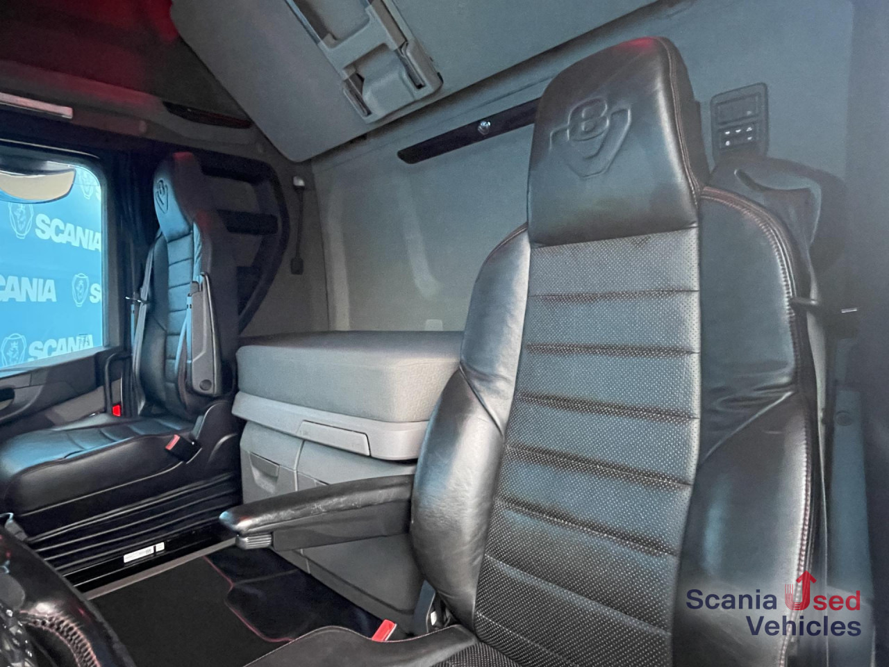 SCANIA R 650 B6x4NB RETARDER V8 WOOD KESLA 2112T CRANE - Šticar, Kamion sa dizalicom: slika 4 SCANIA R 650 B6x4NB RETARDER V8 WOOD KESLA 2112T CRANE - Šticar, Kamion sa dizalicom: slika 4