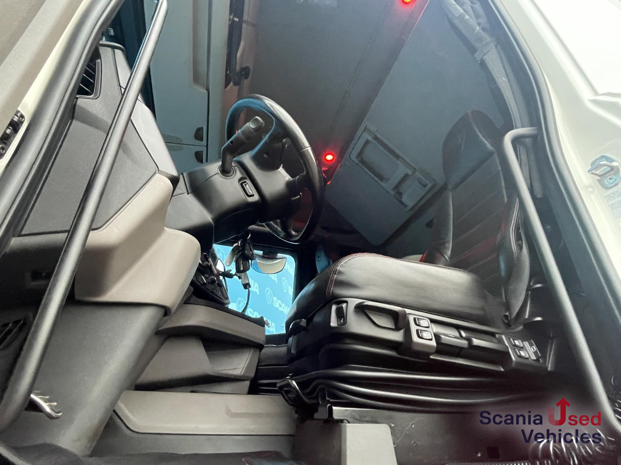 SCANIA R 650 B6x4NB RETARDER V8 WOOD KESLA 2112T CRANE - Šticar, Kamion sa dizalicom: slika 5 SCANIA R 650 B6x4NB RETARDER V8 WOOD KESLA 2112T CRANE - Šticar, Kamion sa dizalicom: slika 5