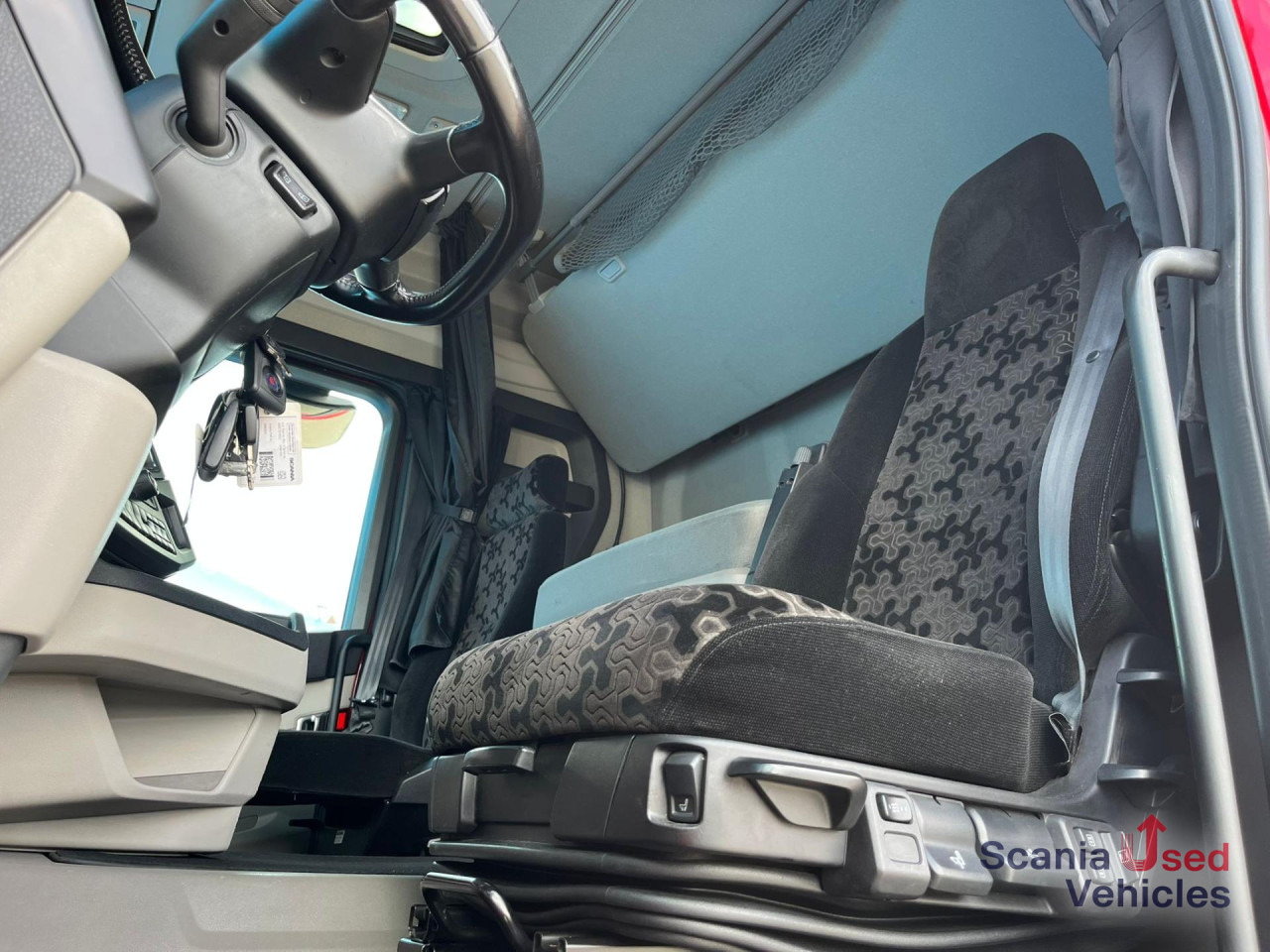 SCANIA R 410 A4x2NA RETARDER NAVI - Tegljač: slika 2 SCANIA R 410 A4x2NA RETARDER NAVI - Tegljač: slika 2