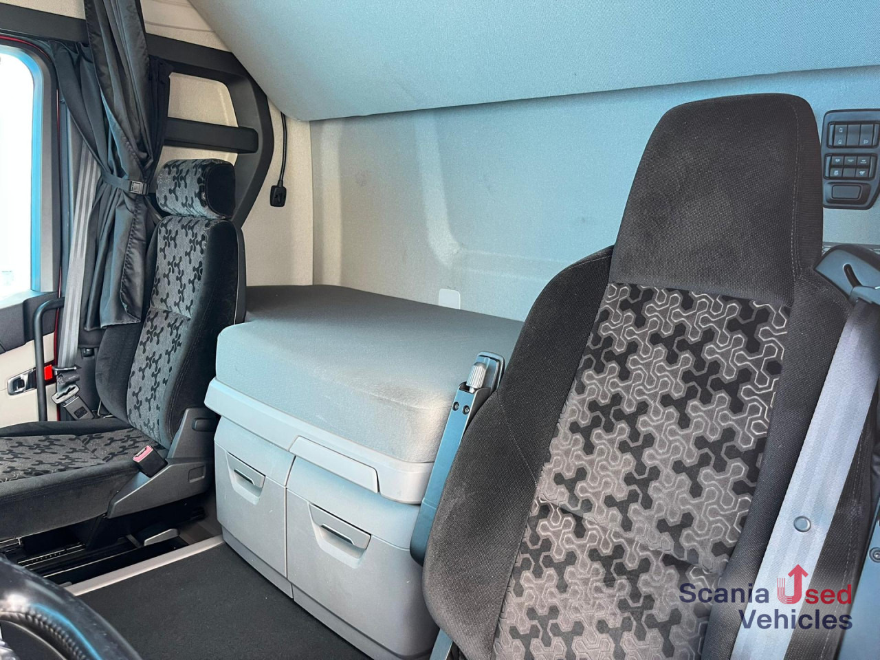 SCANIA R 410 A4x2NA RETARDER NAVI - Tegljač: slika 4 SCANIA R 410 A4x2NA RETARDER NAVI - Tegljač: slika 4