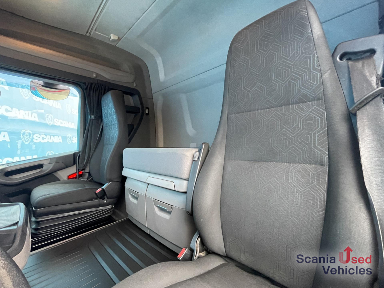 SCANIA R 450 A4x2NB DIFF-L RETARDER FULL AIR HYDRO 8T - Tegljač: slika 5 SCANIA R 450 A4x2NB DIFF-L RETARDER FULL AIR HYDRO 8T - Tegljač: slika 5