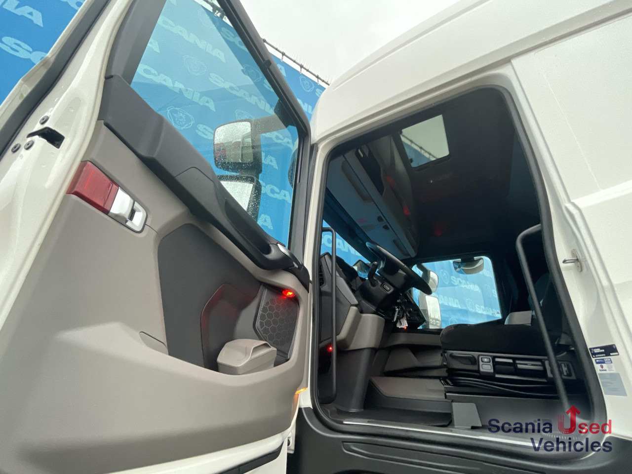 SCANIA R 450 A4x2NB DIFF-L RETARDER FULL AIR P-AIRCO ACC - Tegljač: slika 5 SCANIA R 450 A4x2NB DIFF-L RETARDER FULL AIR P-AIRCO ACC - Tegljač: slika 5