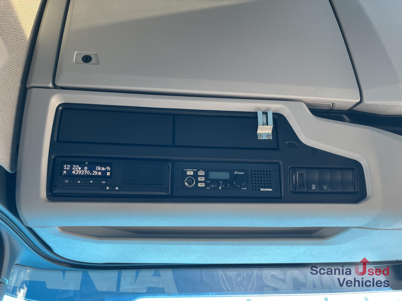SCANIA R 450 A4x2NB RETARDER DIFF-L FULL AIR 8T P-AIRCO - Tegljač: slika 5 SCANIA R 450 A4x2NB RETARDER DIFF-L FULL AIR 8T P-AIRCO - Tegljač: slika 5