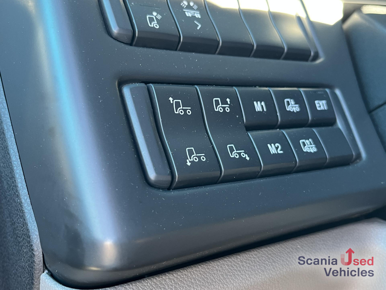 SCANIA R 450 A4x2NB RETARDER DIFF-L FULL AIR 8T P-AIRCO - Tegljač: slika 4 SCANIA R 450 A4x2NB RETARDER DIFF-L FULL AIR 8T P-AIRCO - Tegljač: slika 4