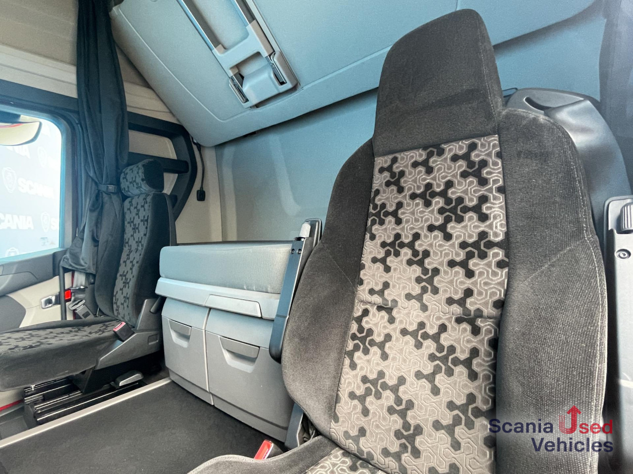 SCANIA R 450 A6x2/4NA RETARDER NAVI PTO - Tegljač: slika 4 SCANIA R 450 A6x2/4NA RETARDER NAVI PTO - Tegljač: slika 4