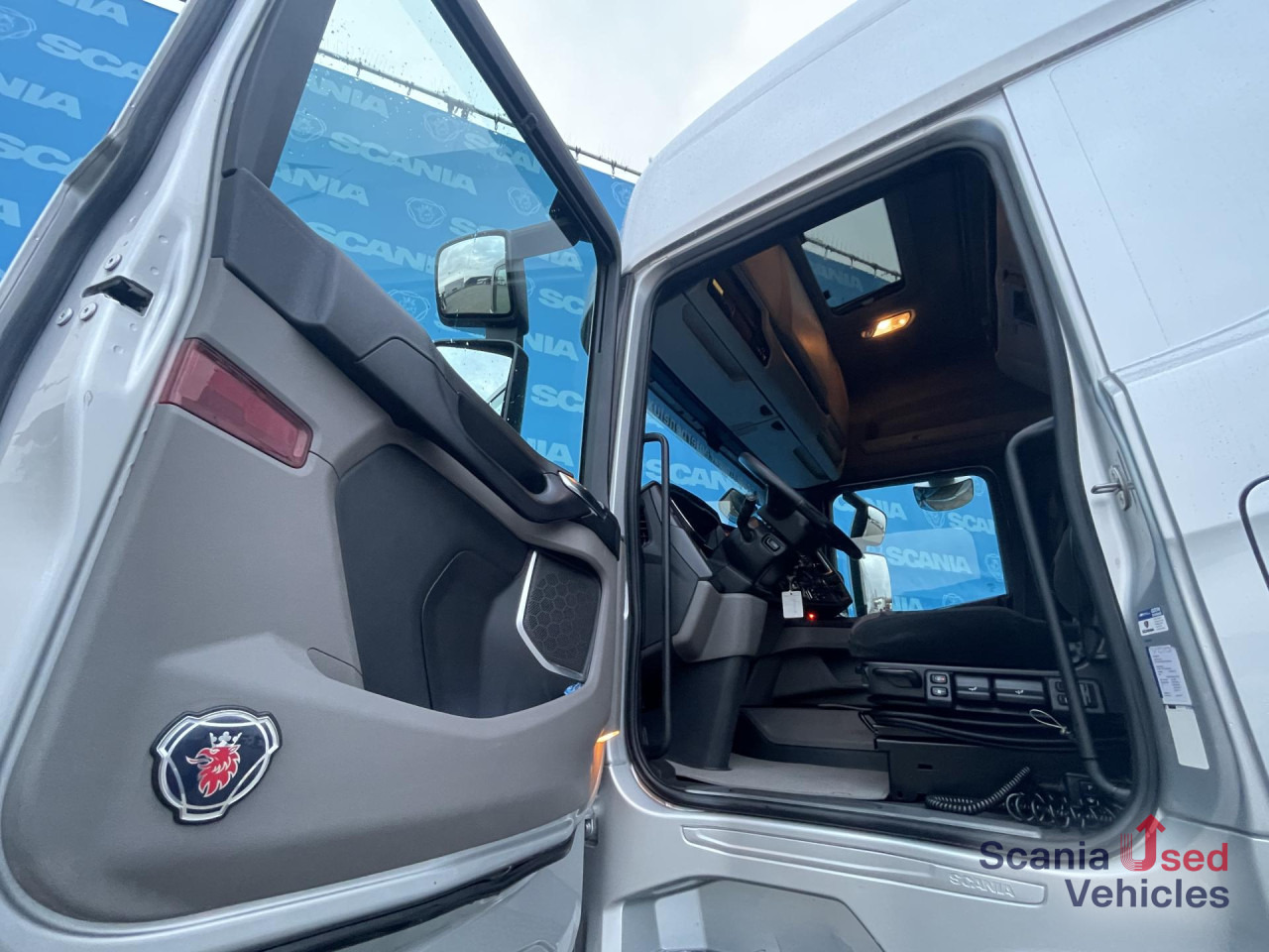 SCANIA R 500 A4x2NB RETARDER FULL AIR P-AIRCO HYDRO 9T - Tegljač: slika 4 SCANIA R 500 A4x2NB RETARDER FULL AIR P-AIRCO HYDRO 9T - Tegljač: slika 4