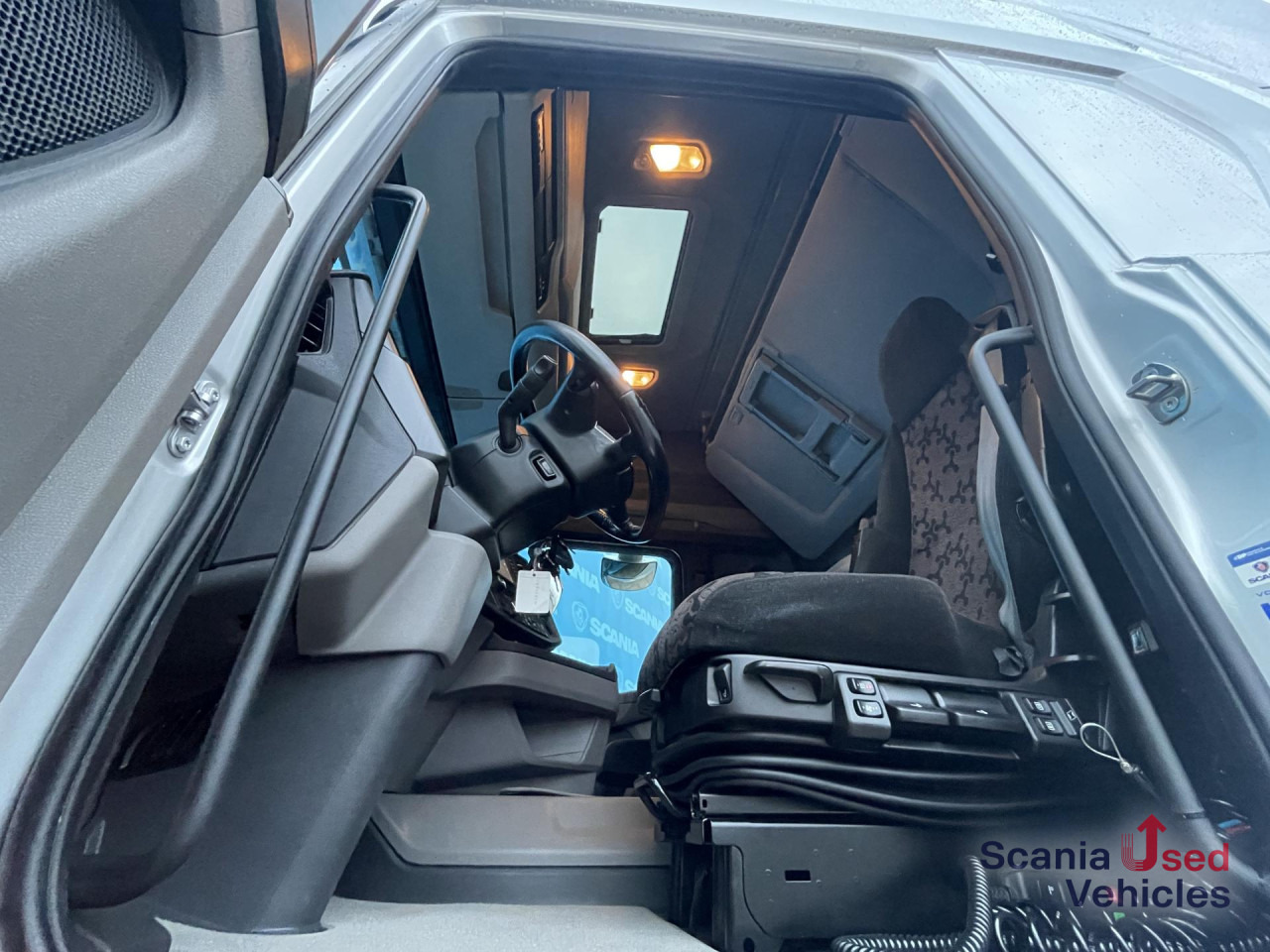 SCANIA R 500 A4x2NB RETARDER FULL AIR P-AIRCO HYDRO 9T - Tegljač: slika 5 SCANIA R 500 A4x2NB RETARDER FULL AIR P-AIRCO HYDRO 9T - Tegljač: slika 5